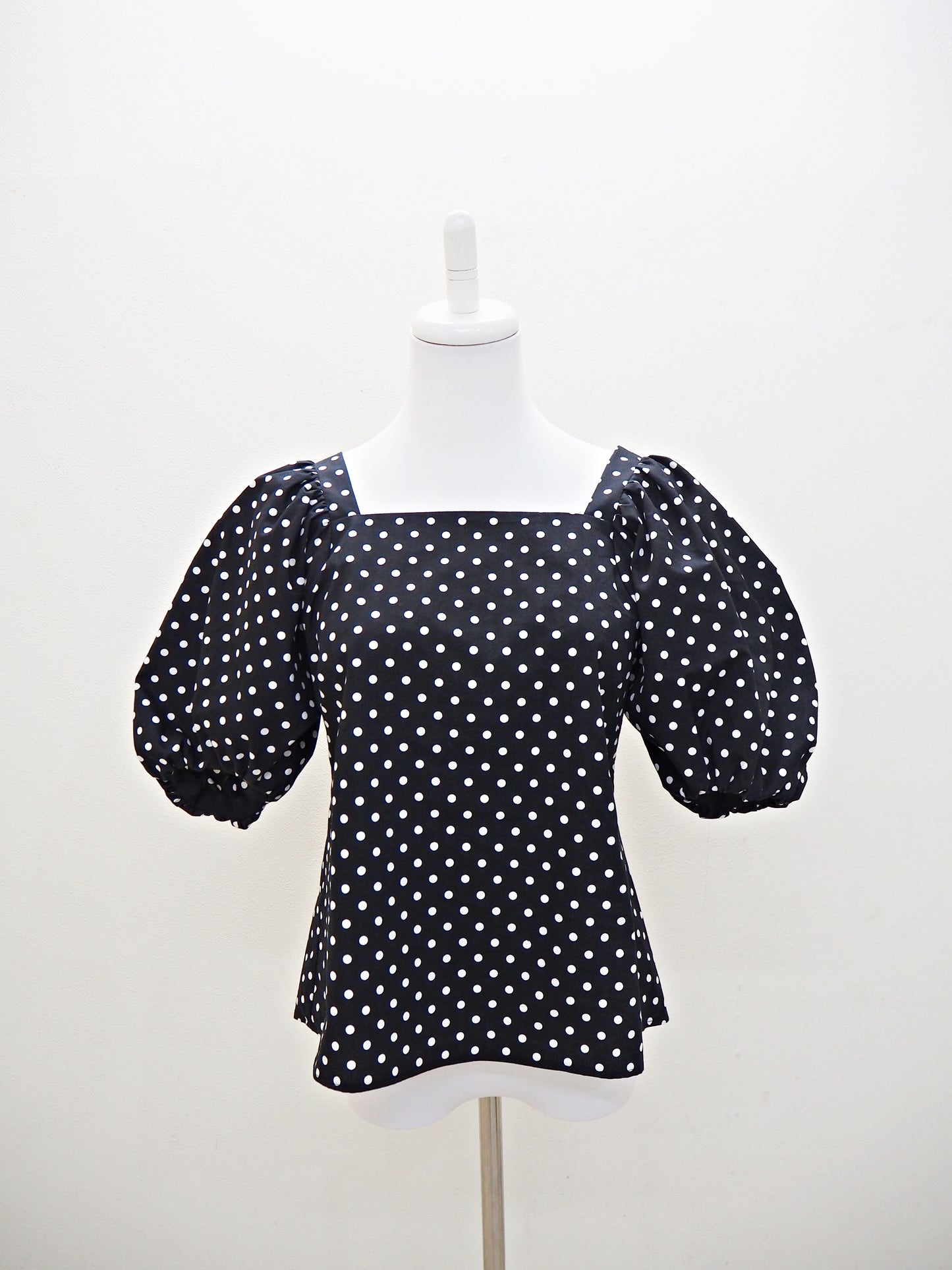 POIS パフスリーブドットブラウス BLACK
