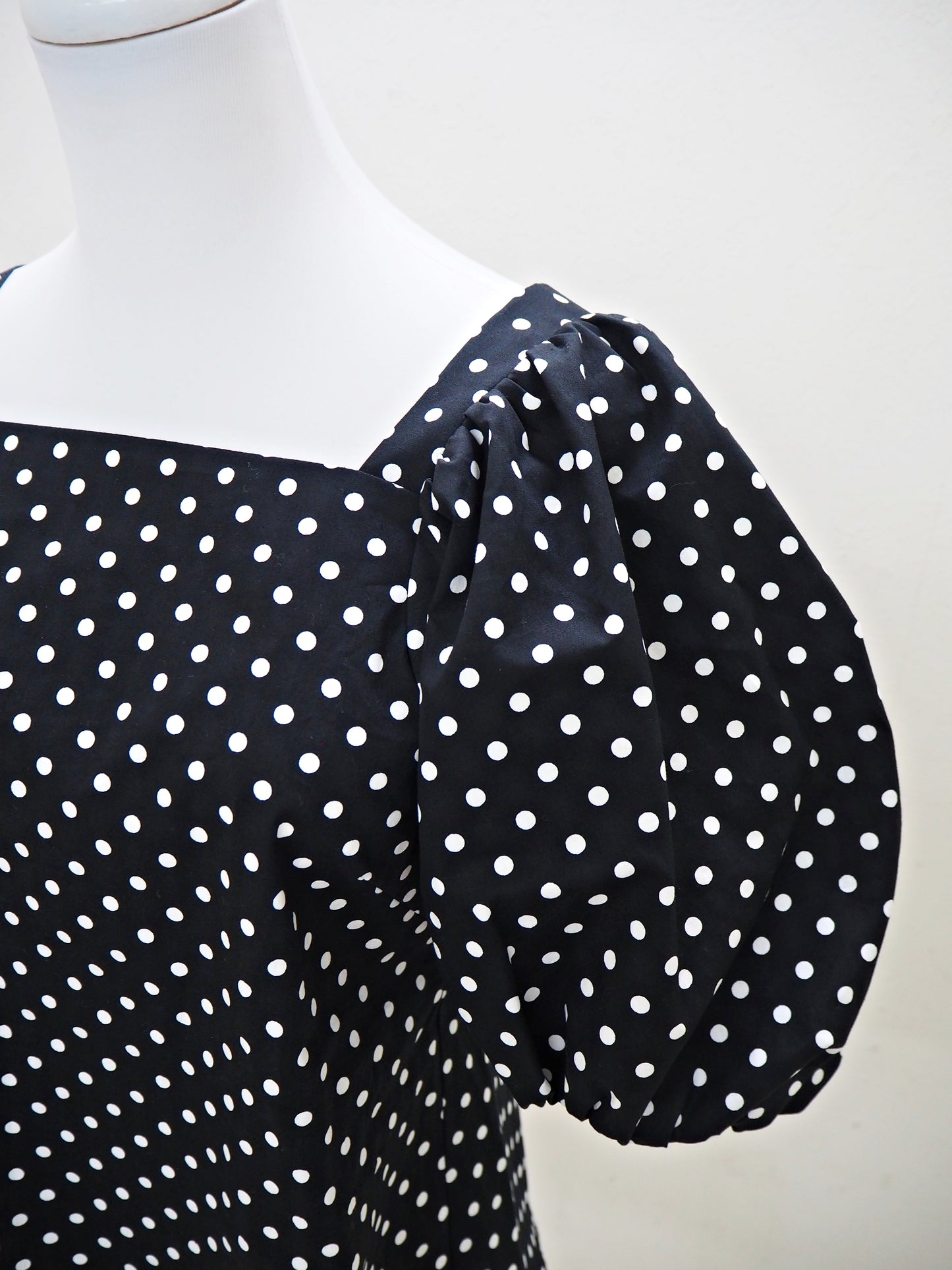 POIS パフスリーブドットブラウス BLACK