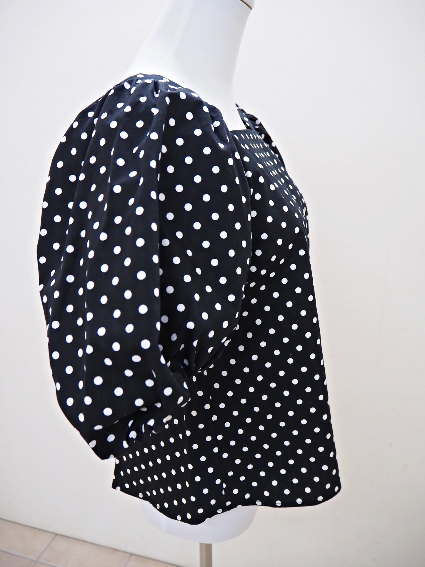 POIS パフスリーブドットブラウス BLACK