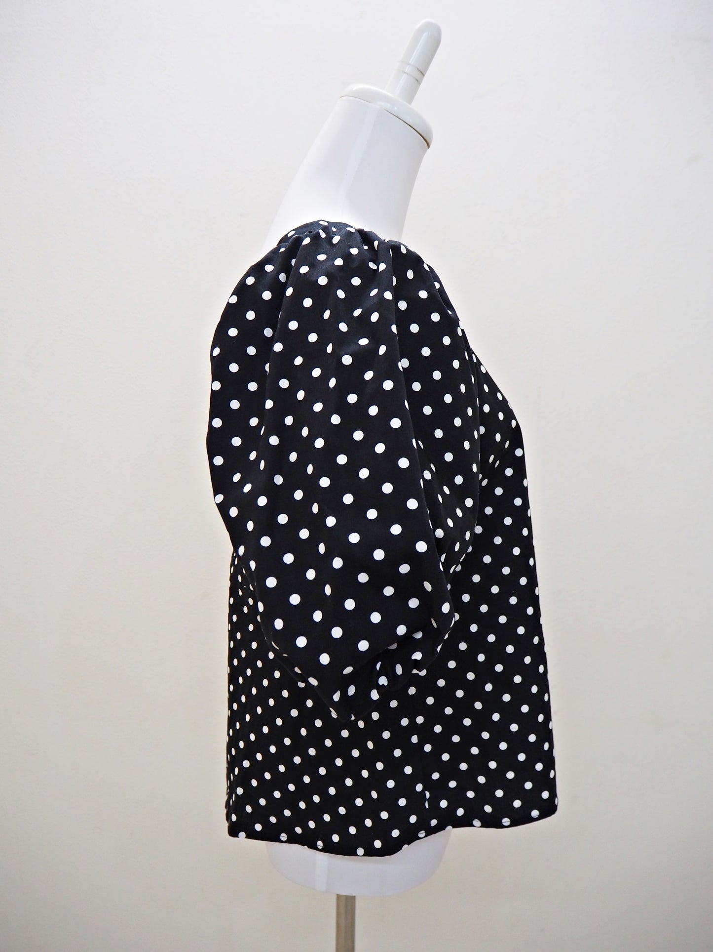 POIS パフスリーブドットブラウス BLACK
