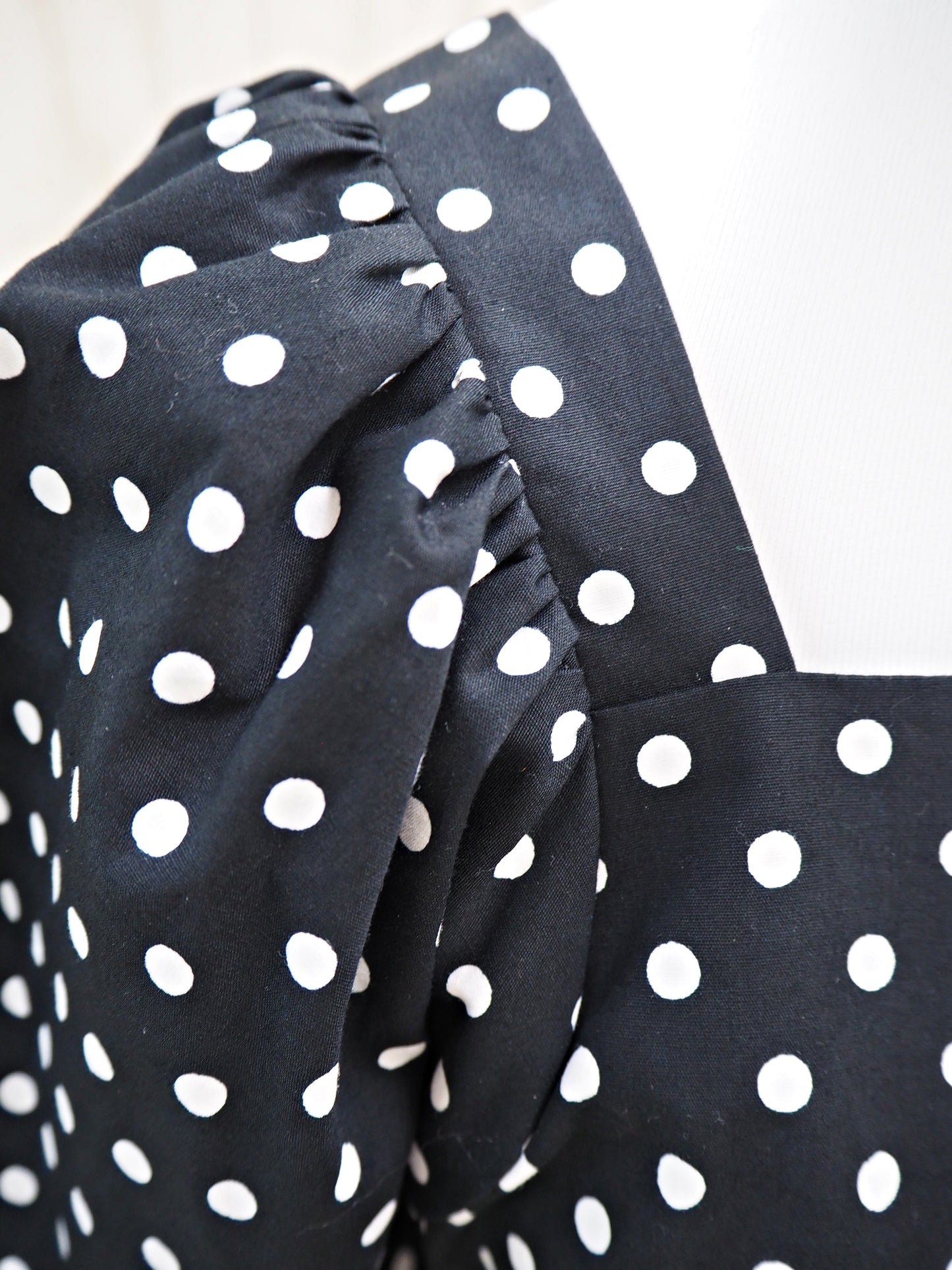 POIS パフスリーブドットブラウス BLACK