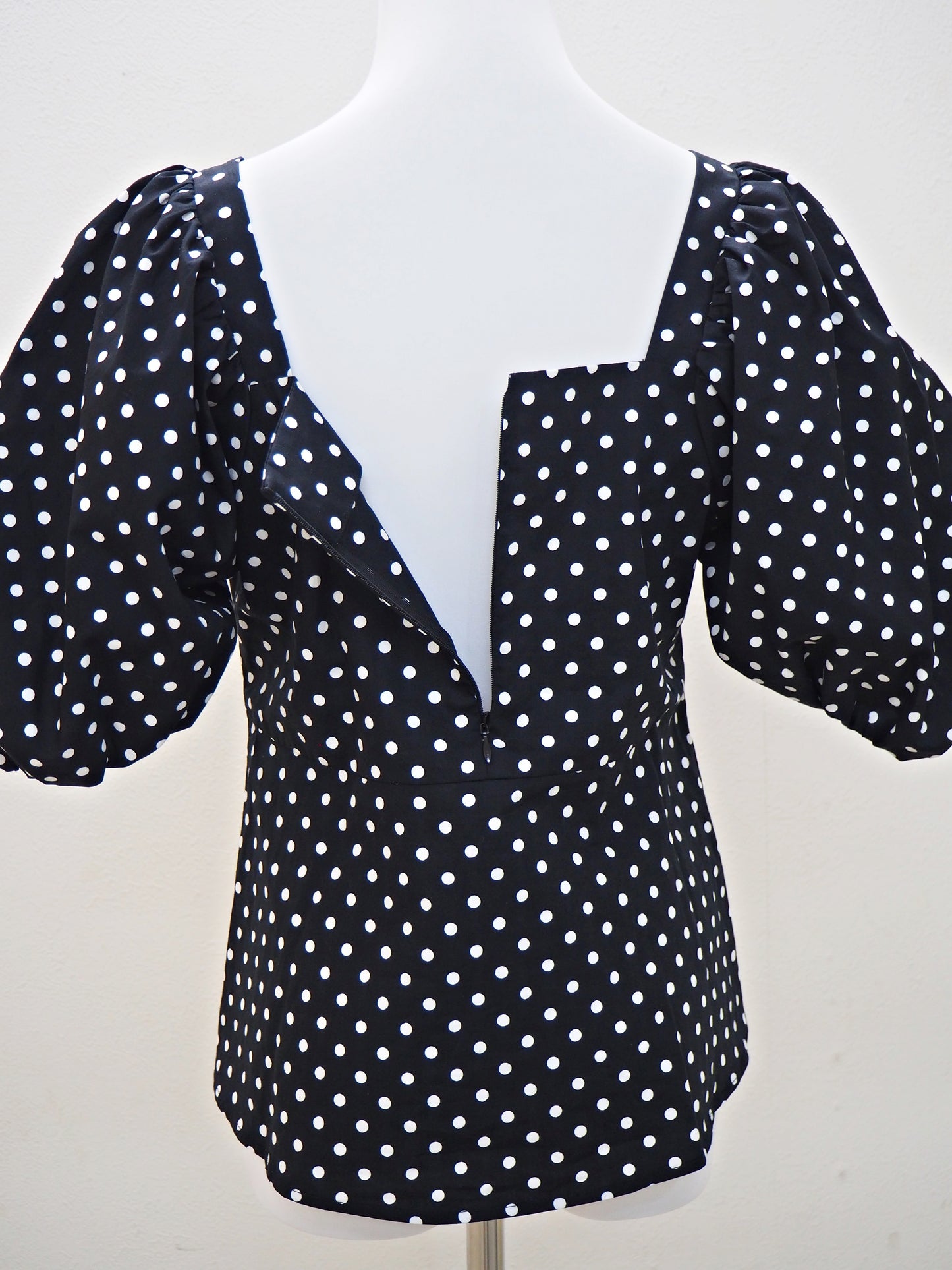 POIS パフスリーブドットブラウス BLACK