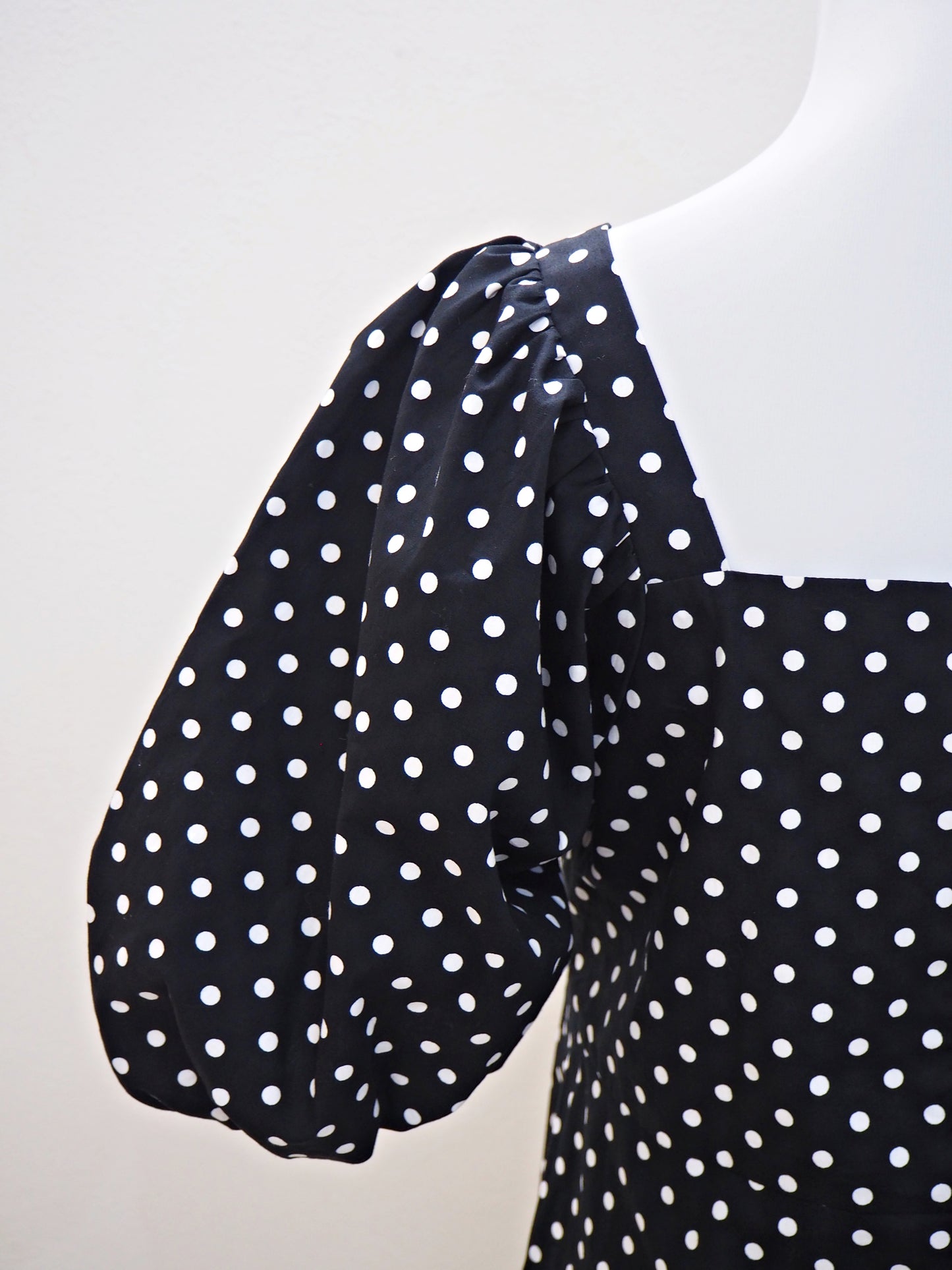 POIS パフスリーブドットブラウス BLACK