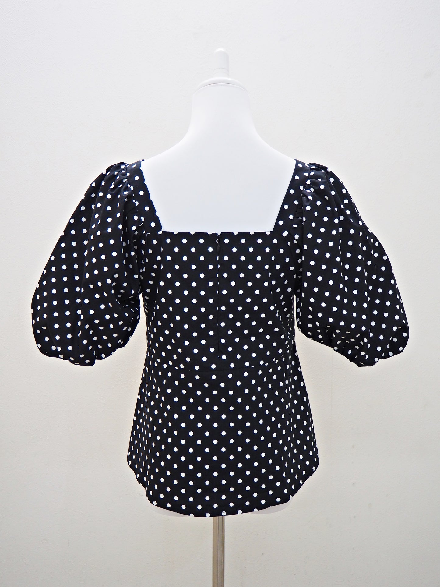POIS パフスリーブドットブラウス BLACK