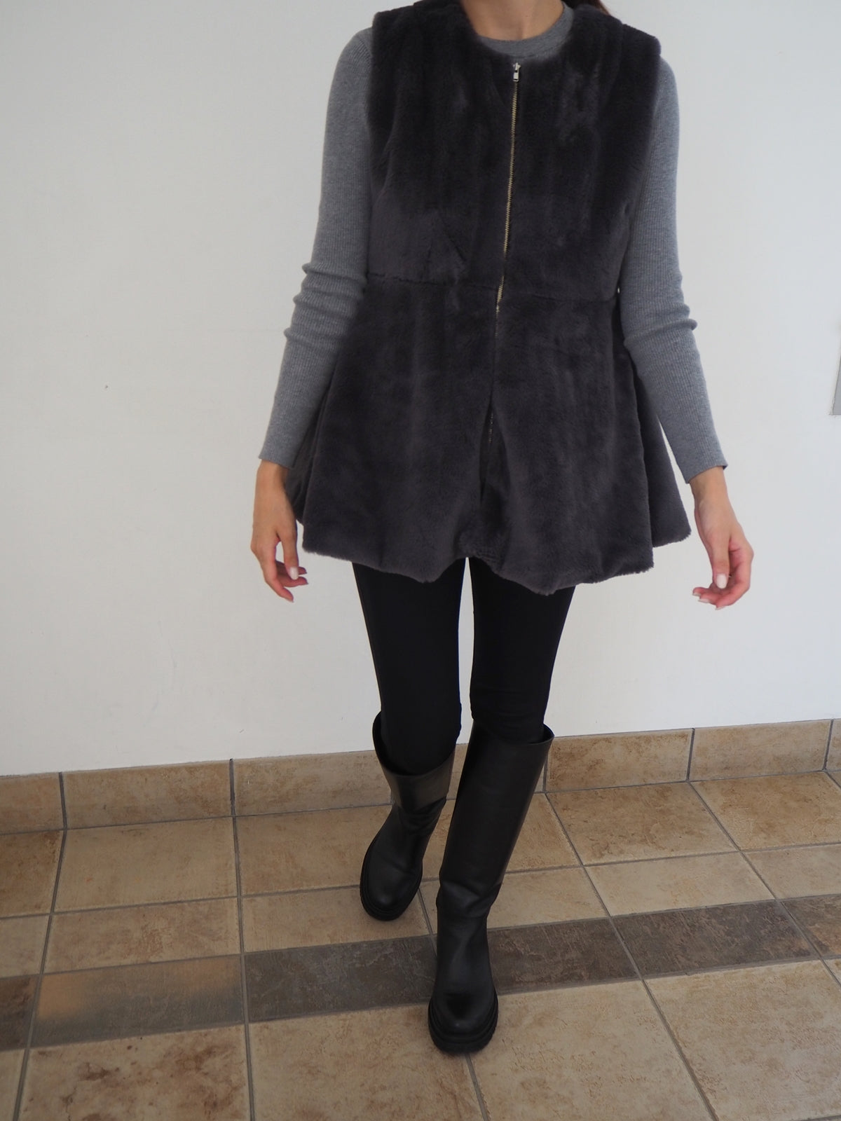 LYS ペプラムエコファーベスト CHARCOAL GRAY