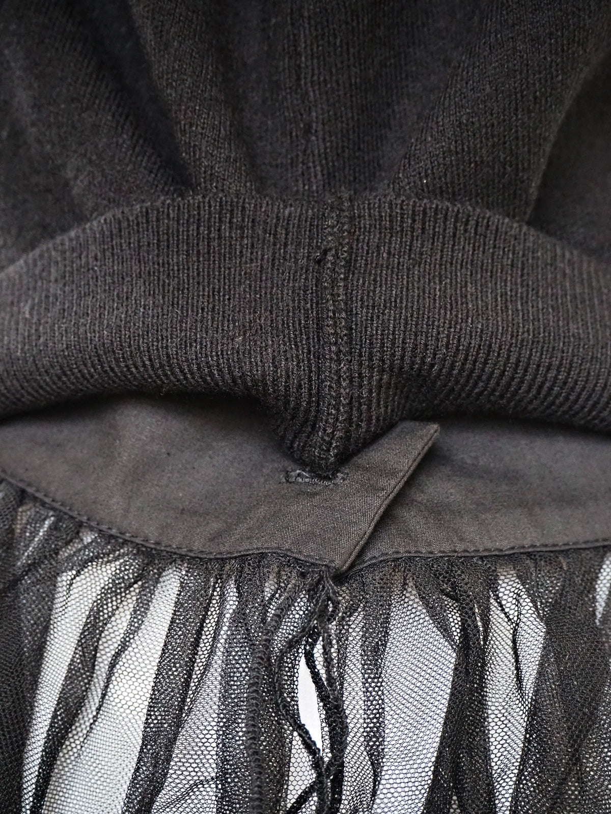 VOLER チュール付きニット BLACK